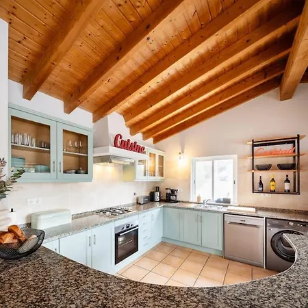 Chalet Seashore Escape
