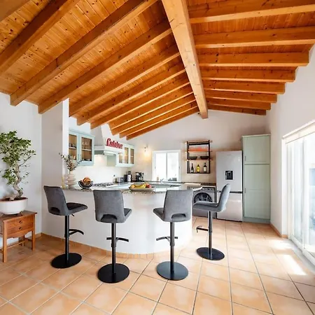 Seashore Escape By Lisbeyond