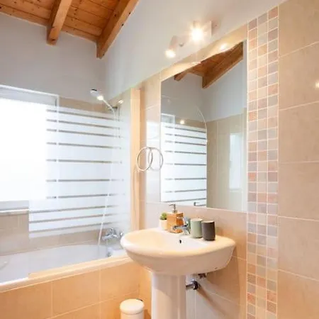 Seashore Escape Chalet *